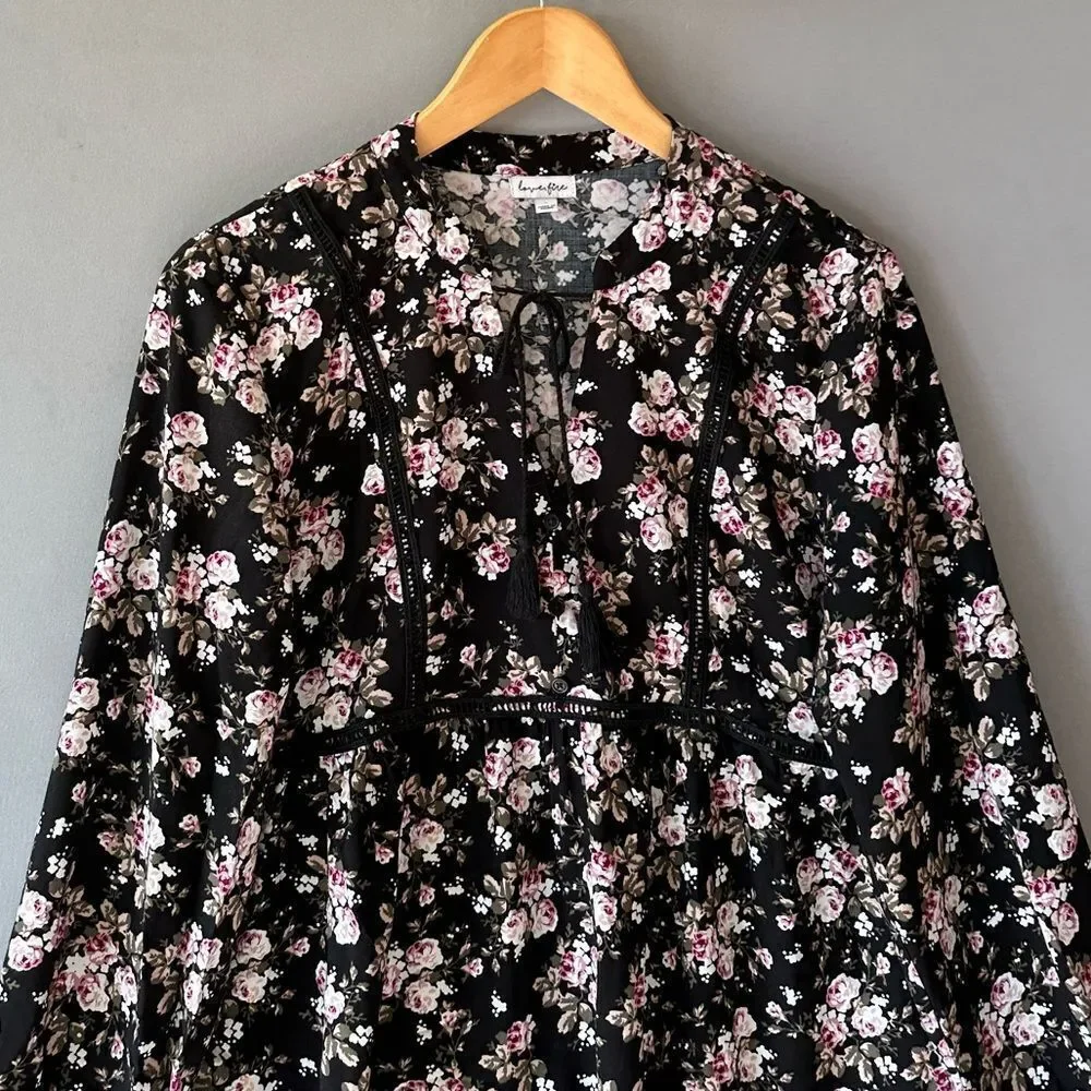 🎉5 for $45 🎉Love Fire Top Blouse Shirt Size L Floral